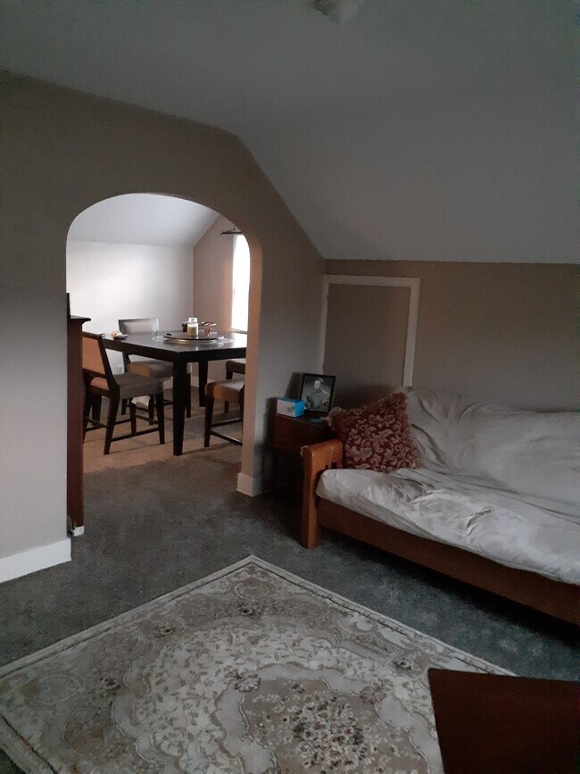 LR&DR. Large storage are and large closet. Lots of sun light. - 5323 W National Ave