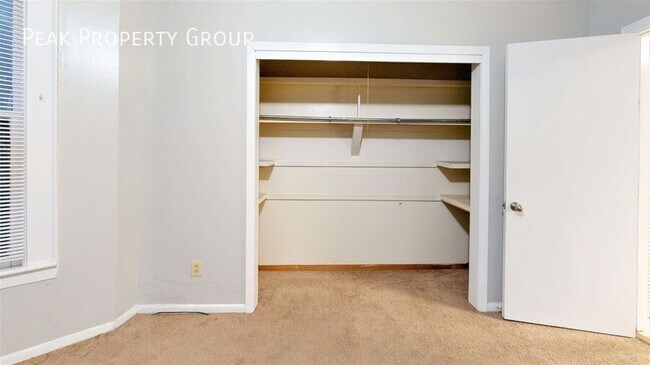 Foto del edificio - 227 E Northwood Ave