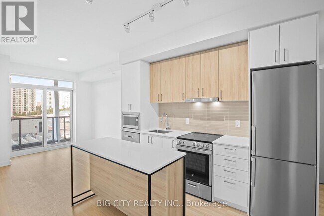 Photo du bâtiment - 30 Upper Mall Wy