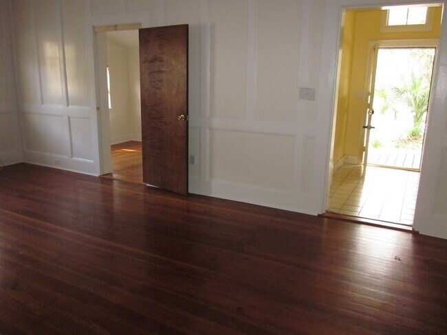 Foto del edificio - Awesome 1 Bed/1 Bath in Duckpond Area Close to Downtown