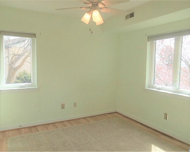 Foto del edificio - 3904 Eastview Ln