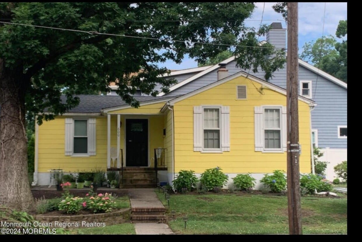 Primary Photo - 600 Monmouth Ave