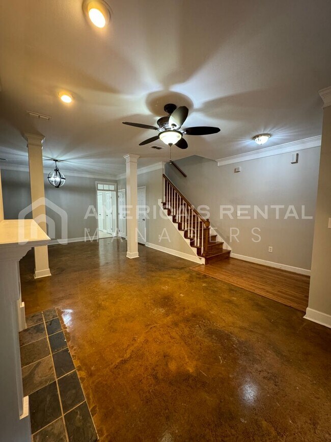Foto del edificio - DEPOSIT PENDING! Townhome for rent in Hoov...