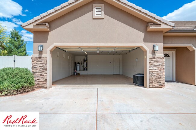 Building Photo - Incredible Property Located in Ivins with ...