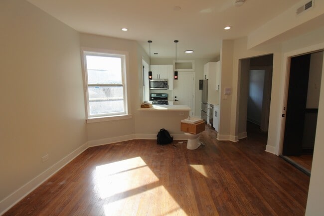 Building Photo - 956 N Winchester Ave