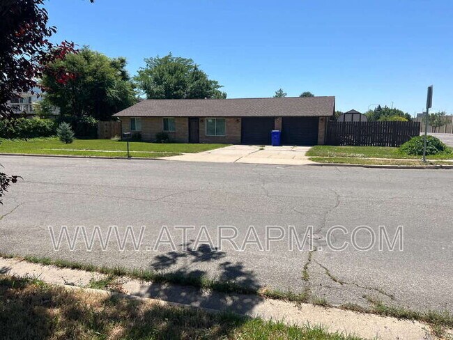 Foto del edificio - 703 Creek View Rd