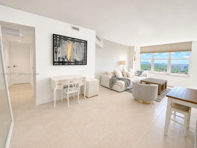 Building Photo - 4747 Collins Ave