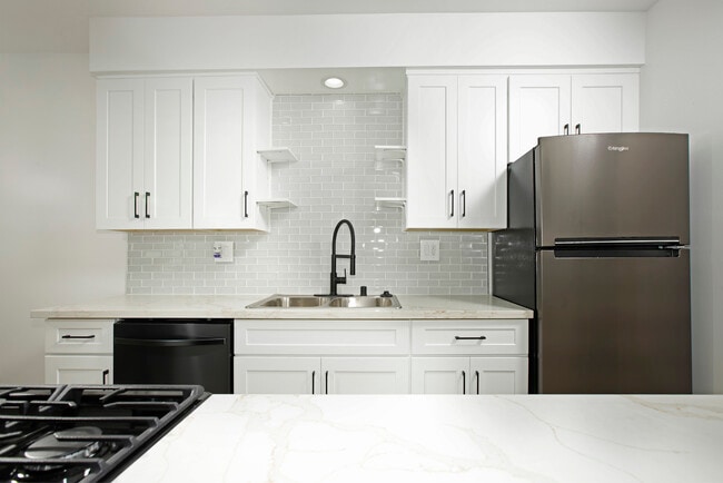 Unit #10 - Newly Updated - 1430 Amherst Ave