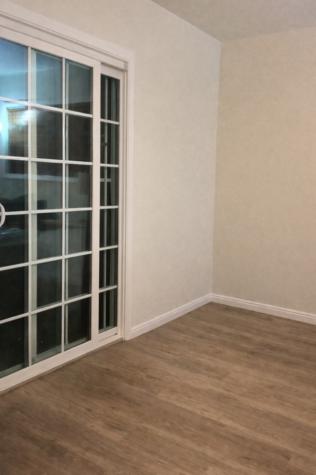 Building Photo - 9417 Tilmont St