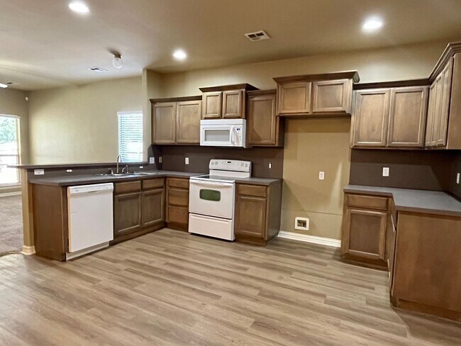 Foto del edificio - Spacious 3 Bed in NW OKC