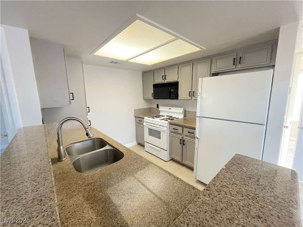 Foto principal - 8070 W Russell Rd