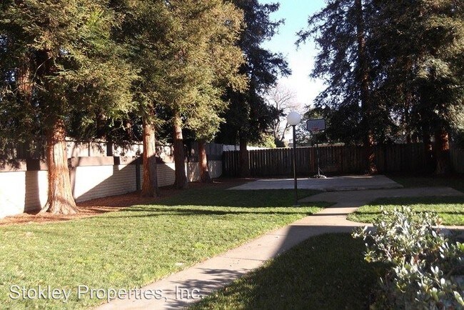 Building Photo - 1543 Parkwood Pl