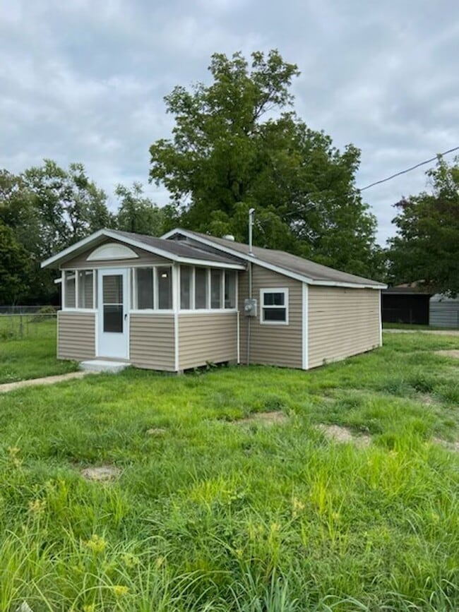 Building Photo - 1 bedroom home for lease in Poplar Bluff