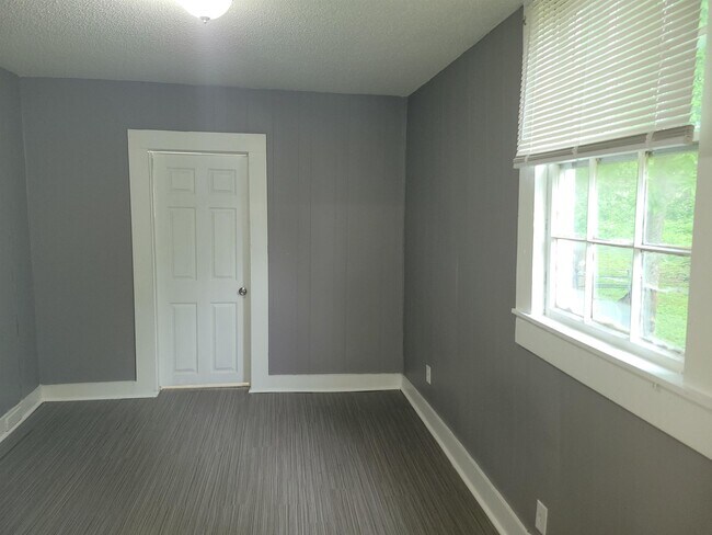 Foto del edificio - 330 E Trigg Ave