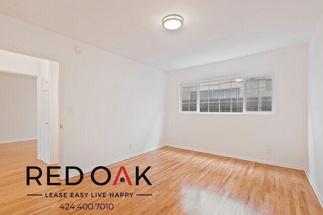 Foto del edificio - Beautiful Two Bedroom with Large Windows, ...