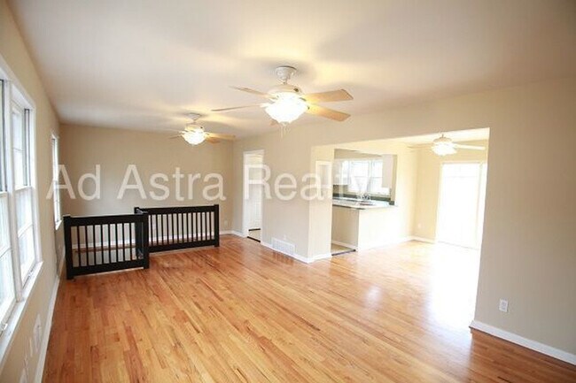 Foto del edificio - Lovely 2 Bed 1 Bath Home in the Northland-Available in JULY!!