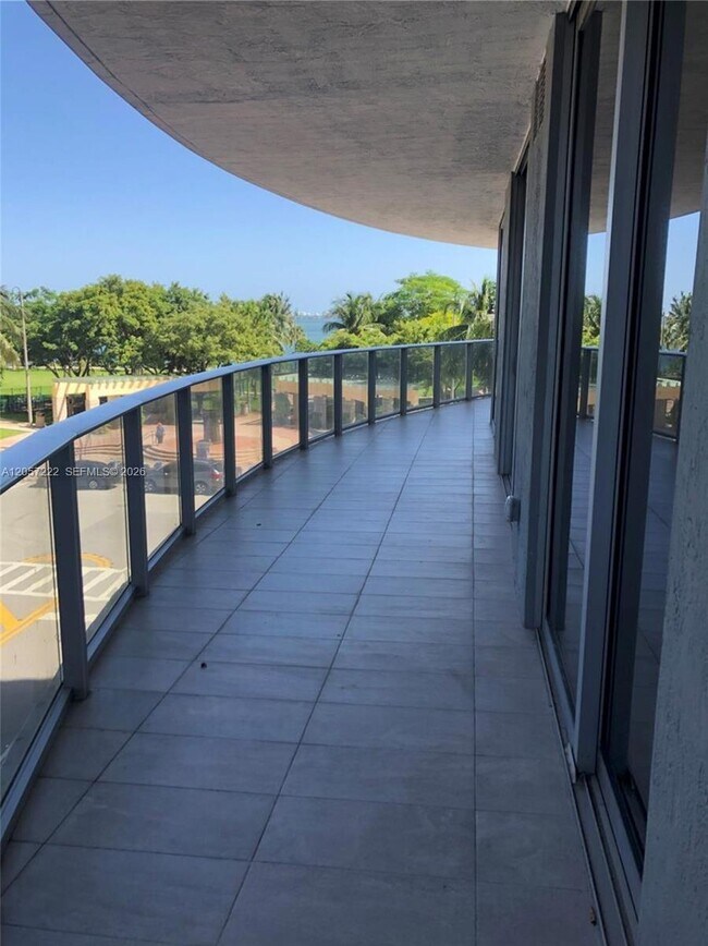 Foto del edificio - 488 NE 18th St