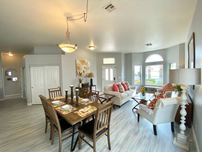 Building Photo - Perfect single-family house