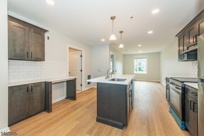 Foto del edificio - 39 Ledgewood Ave