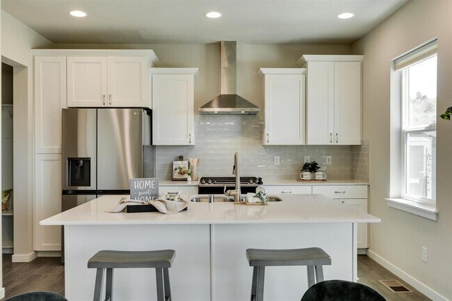 Building Photo - 260 S Legacy Ridge Dr