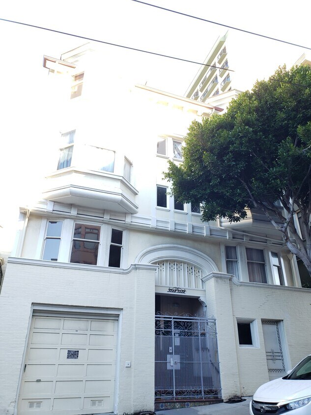 Primary Photo - 1324 Sacramento St