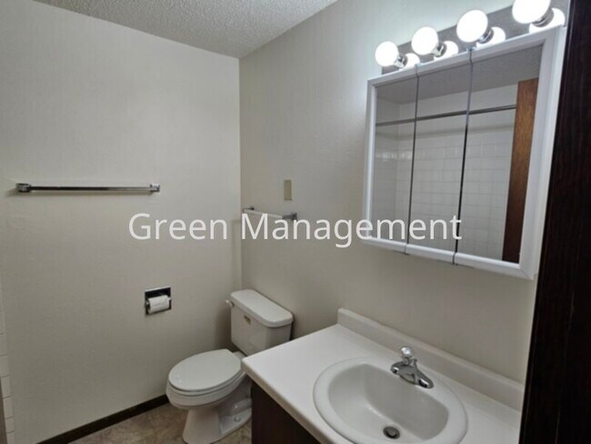 Foto del edificio - 2 Bedroom Heat Paid with Garage
