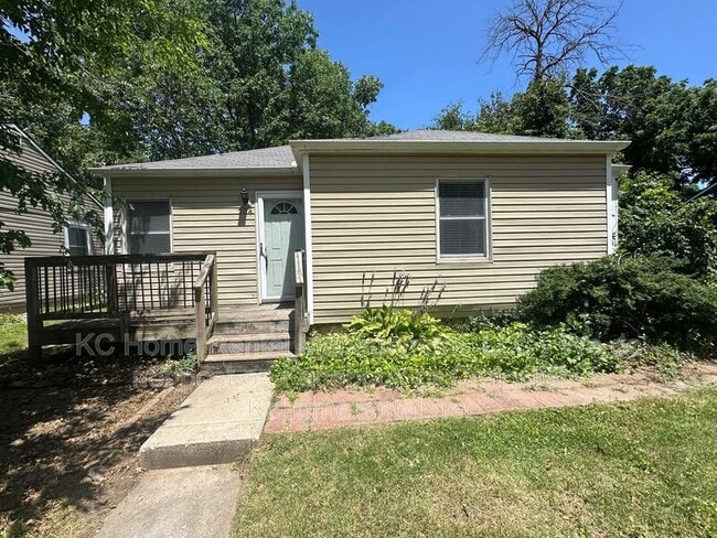 Building Photo - 704 NE 45th Terrace