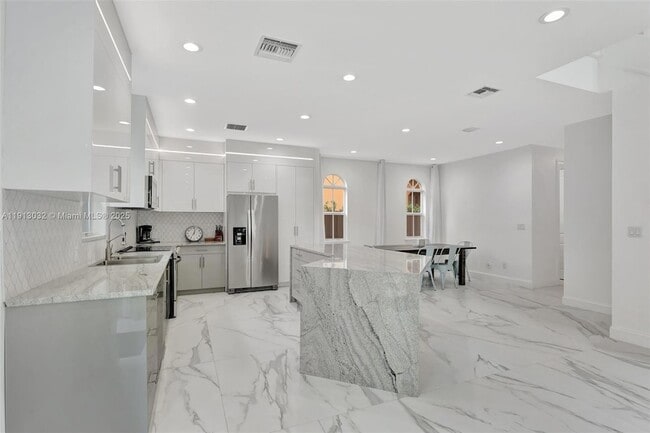 Foto del edificio - 407 SW 17th St