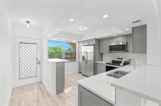 Building Photo - 2304 Lucaya Ln