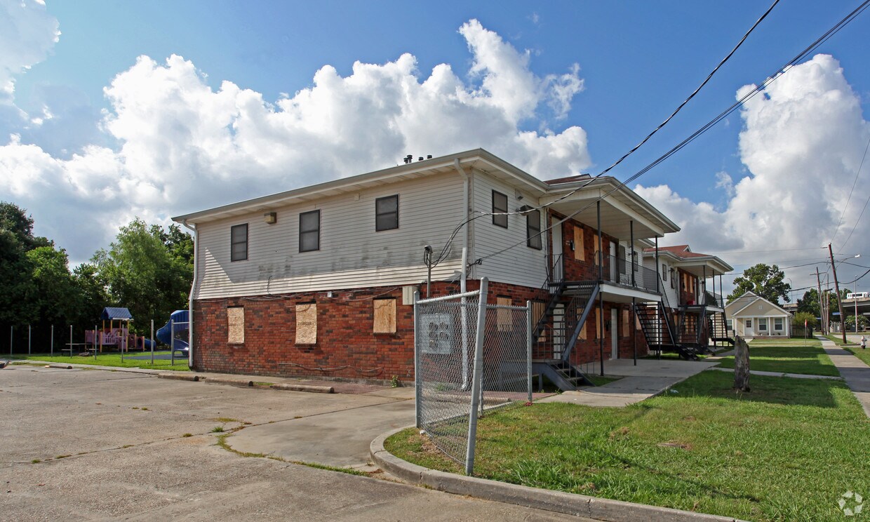 Building Photo - 1524-1536 Hendee St