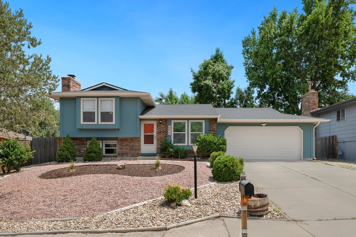 Photo - 2010 Lander Cir (Colorado Springs, CO)