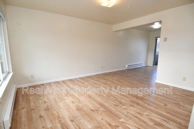 Foto del edificio - 275 Rose Ave