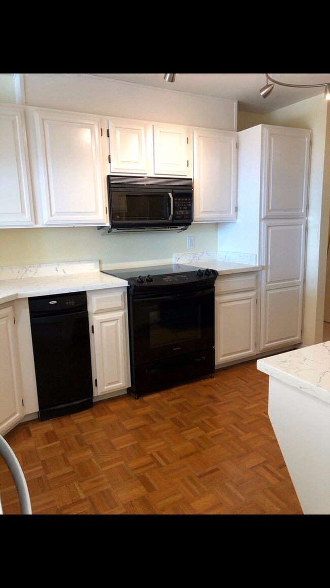 1526 Alki Ave SW Unit 305, Seattle, WA 98116 Condo for Rent in