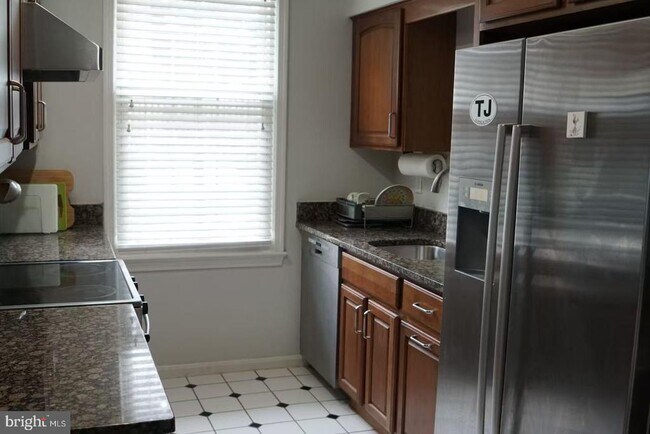 Foto del edificio - 6673 McLean Dr
