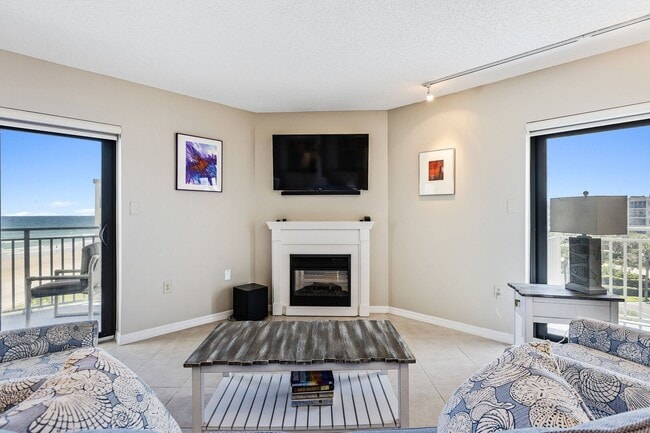 Building Photo - Fully Furnished Beautiful 2 Bedroom Seasca...