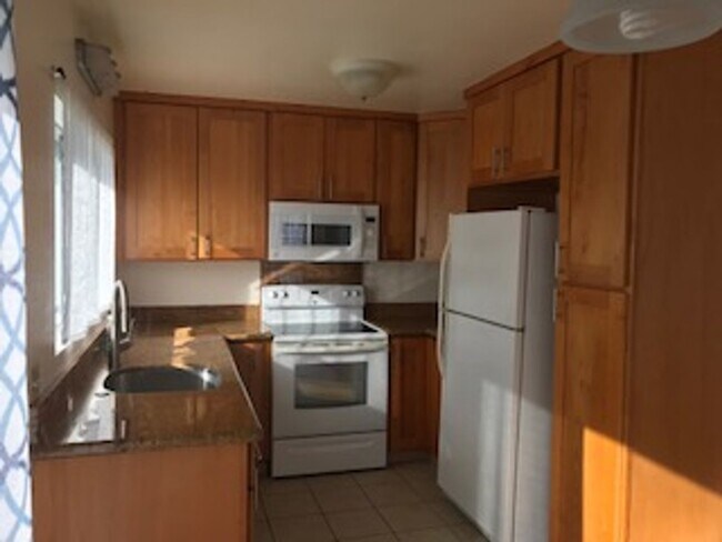 Foto del edificio - Available now - 2 bedroom / 1 bath / 2 par...