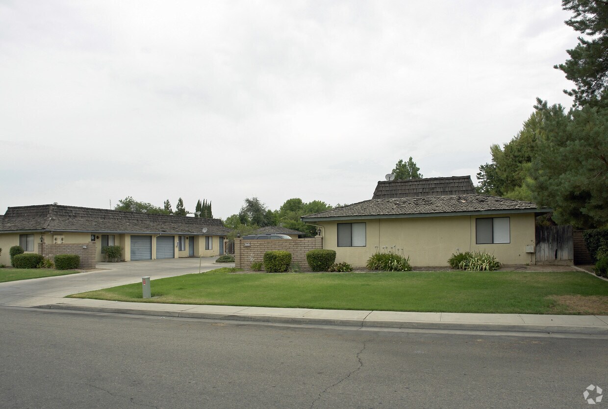 Building Photo - 366-426 W Carob Ave