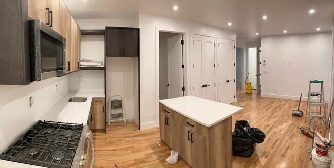 Building Photo - 61 W 106th St