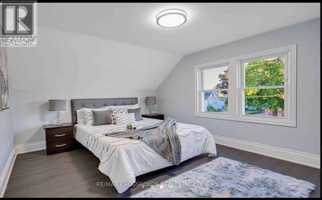 Building Photo - 144 Conant St