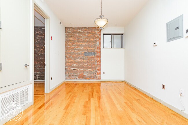 Building Photo - 179 Putnam Ave