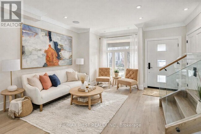 Photo du bâtiment - 94 Lake Crescent