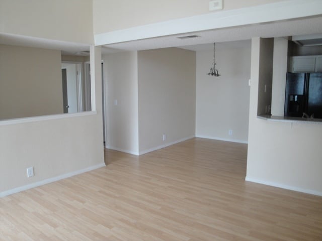 Foto del edificio - Open and Airy Condo at Country Club Villag...