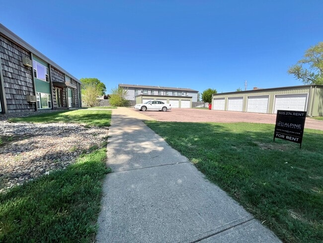 Building Photo - Timberline Court