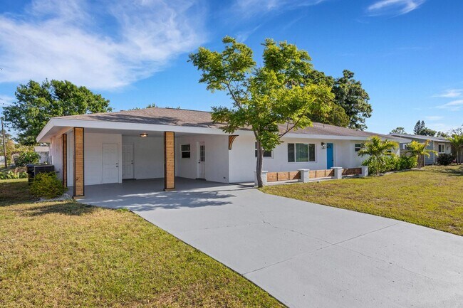 Foto del edificio - Modern Sarasota 3 Bedroom Home With Separa...