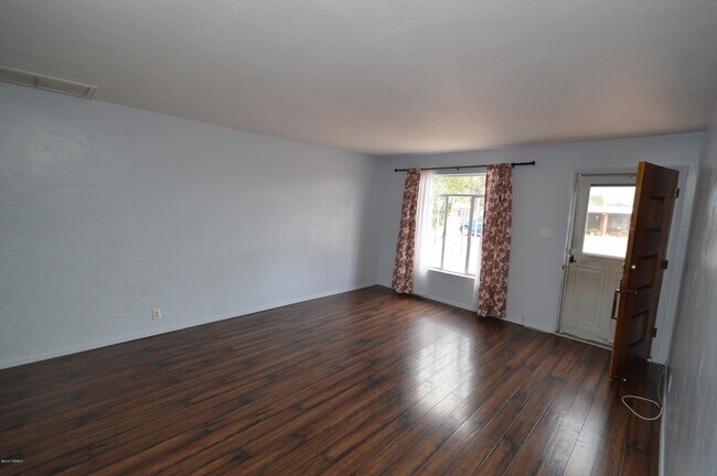 Building Photo - 5812 E 35th St