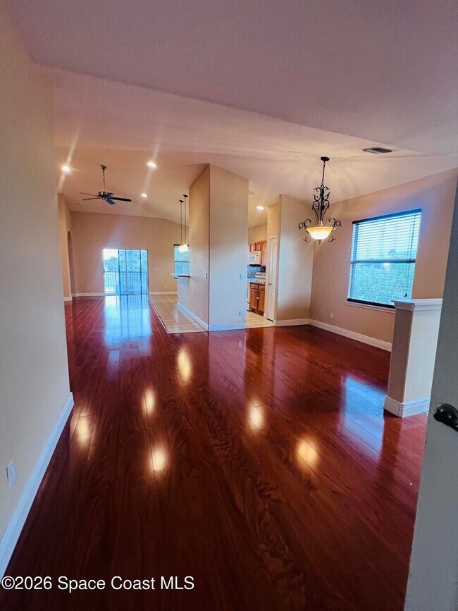 Building Photo - 4865 Revenna Ct