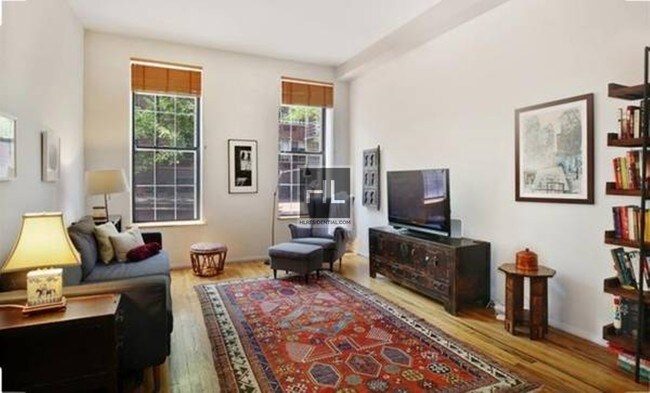 Building Photo - 560 State St