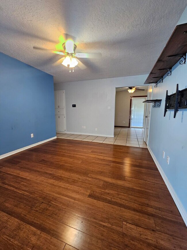 Building Photo - (2) Bed/(2) Bath with Storm Shelter Avail ...