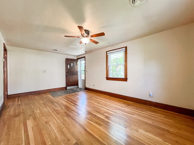 Building Photo - 213 Palatine Ave