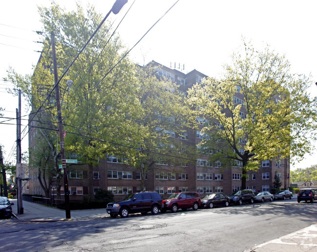 Building Photo - WOODLAWN VETERANS MUTUAL Co-op